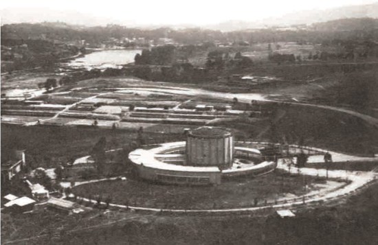 Lò phản ứng hạt nhân Đà Lạt năm 1960. Ảnh Trần Văn Châu